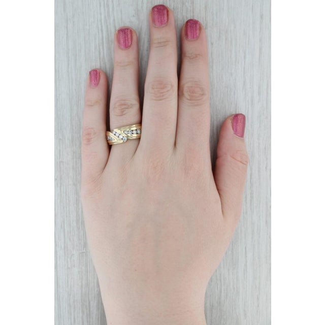Metal 0.85ctw Diamond Men's Wedding Band 14k Yellow Gold Size 9.5 Ring For Sale - Image 7 of 8