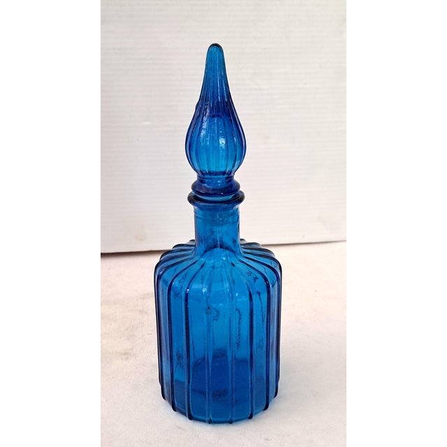 Vintage Mid-Century Modern Italian Art Glass Decanters, Cobalt Blue Ribbed & Emerald Green Empoli Style - a Pair For Sale - Image 9 of 12