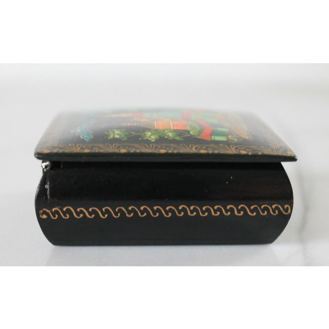 Vintage Russian Hand-Painted Papier-Mâché Lacquer Trinket Box For Sale In Milwaukee - Image 6 of 8