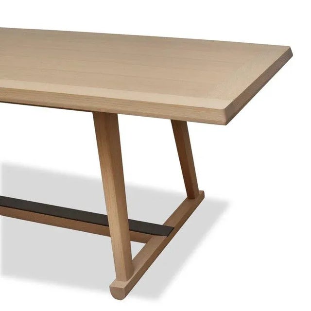 The Maxalto Recipio 14 Oak Dining Table, designed by the esteemed Antonio Citterio, is a paragon of contemporary elegance...