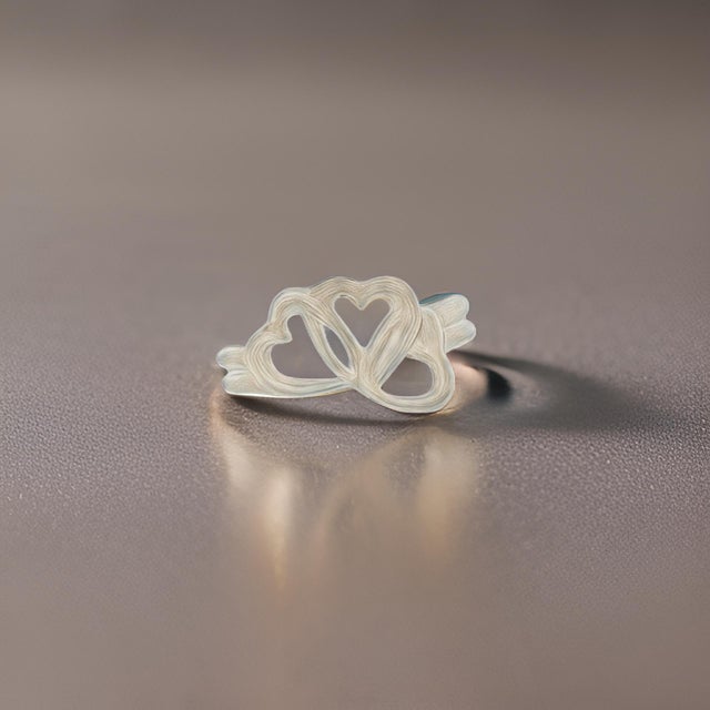 Metal Late 20th Century Tiffany & Co Estate Triple Heart Ring Size 6 Sterling Silver 2.2 Grams For Sale - Image 7 of 12