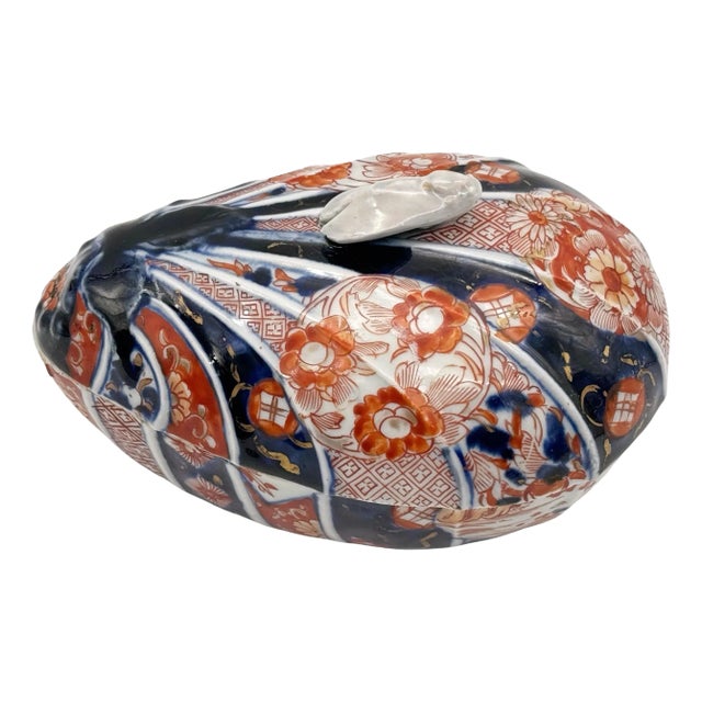 Meiji Period Imari Gourd Shaped Box with Moth Handle, by Fukagawa For Sale
