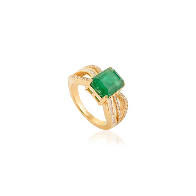 Octagon Cut Split Diamond Band Emerald Ring in 14k Gold Size 6 For Sale - Image 4 of 13