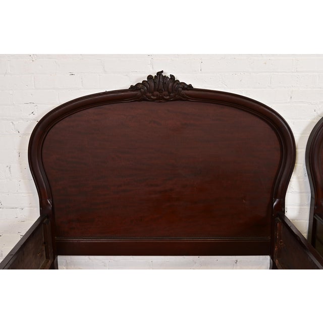 Early 20th Century Romweber Style Antique French Provincial Louis XV Carved Mahogany Twin Beds, Pair For Sale - Image 5 of 9