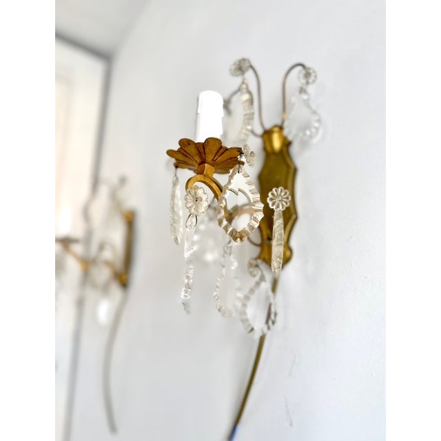 Vintage French Brass and Crystal Glass Floral Wall Sconces in the style of Maison Baguès, 1940s, Set of 2 For Sale - Image 16 of 17