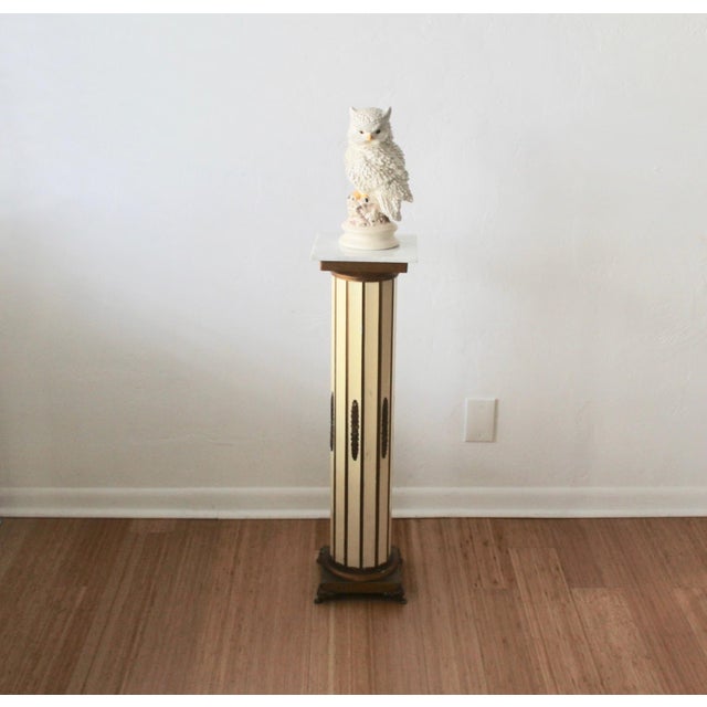 Cream Vintage Italian Neoclassical Style Metal Marble Cream Gold Finish Column Pedestal For Sale - Image 8 of 12
