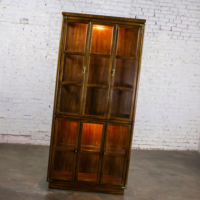 Late 20th Century Campaign Style Oak Curio Cabinet by Drexel Heritage Accolade II Collection For Sale - Image 6 of 18
