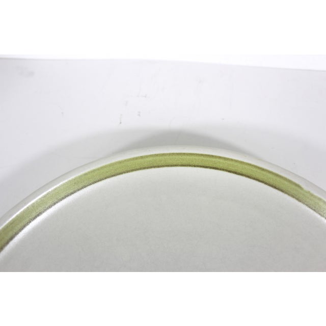 One Denby Shamrock Dinner Plate Stoneware Made in England Replacements 1954-1981 For Sale - Image 4 of 7