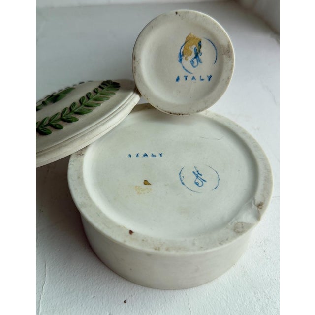 Ceramic Vintage Italian Vanity Set, Fleur De Lis Ceramic Bud Vase and Lidded Trinket Box For Sale - Image 7 of 10