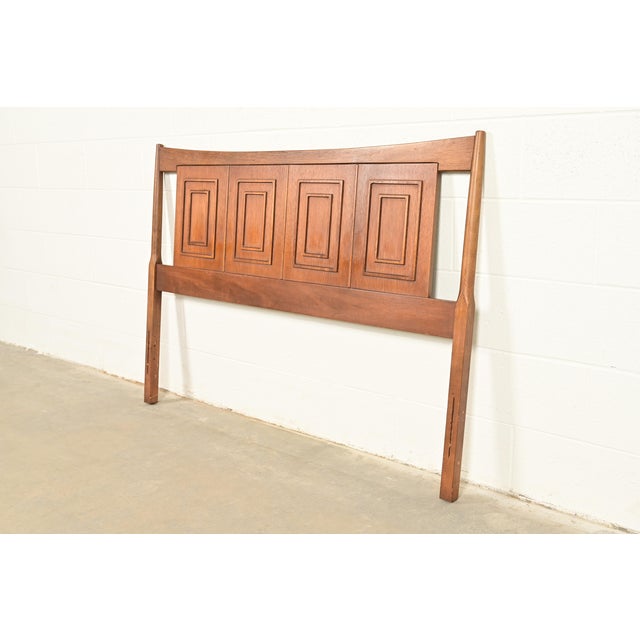 Mid-Century Modern Broyhill Sculptra Mid-Century Modern Walnut Full Size Headboard, 1960s For Sale - Image 3 of 10