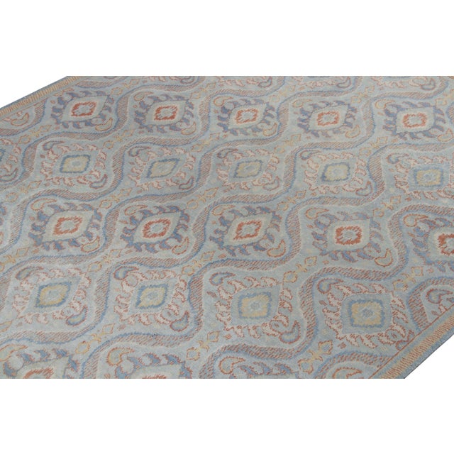 An 8x10 rug inspired from traditional rug styles, from Rug & Kilim’s Modern Classics Collection. Hand-knotted in wool &...