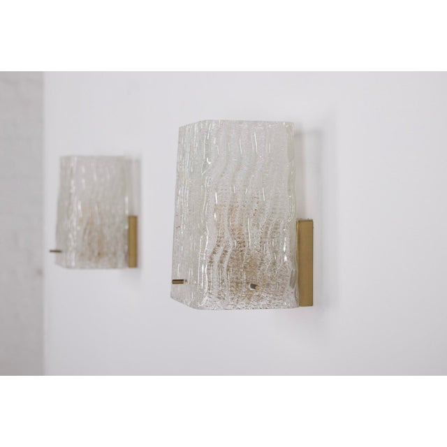 Hollywood Regency Ice Glass Wall Lights in the style of Zuccheri, 1970s, Set of 2 For Sale - Image 3 of 11