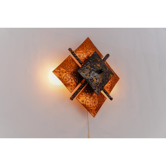 1960s Mid-Century Modern Wall Lamp in Iron and Copper, 1960s For Sale - Image 5 of 11