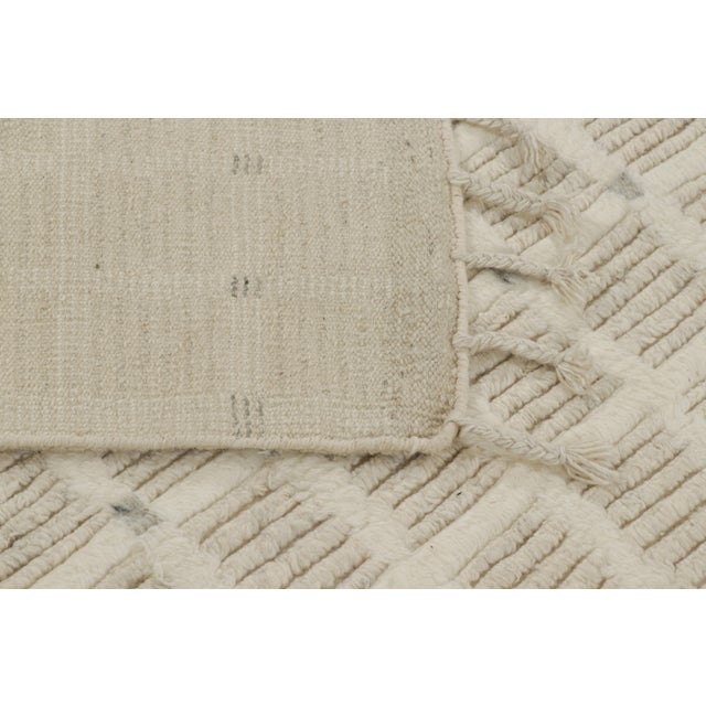 Rug & Kilim’s Modern Rug with White Cream Grid Geometric Patterns - 12x16 For Sale In New York - Image 6 of 6