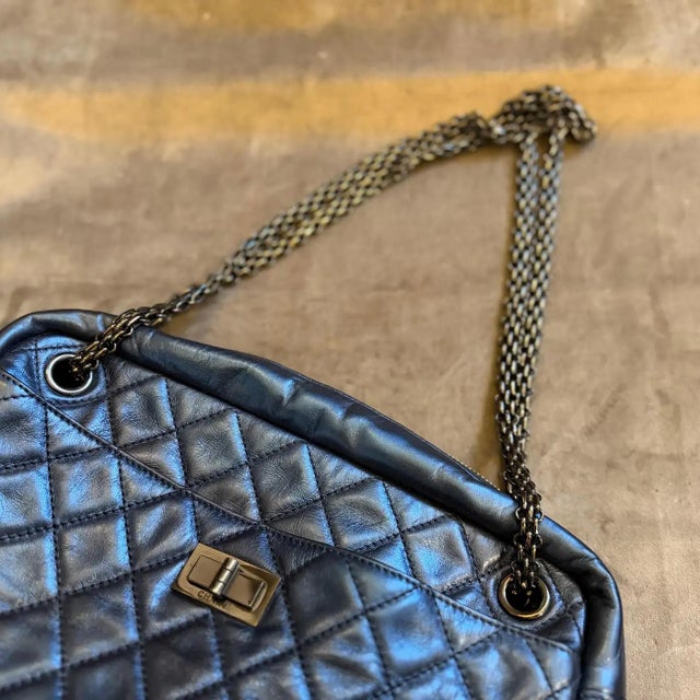Iconic Chanel 2.55 Blue Metallic Leather and Black Chain Shoulder Bag For Sale - Image 13 of 17