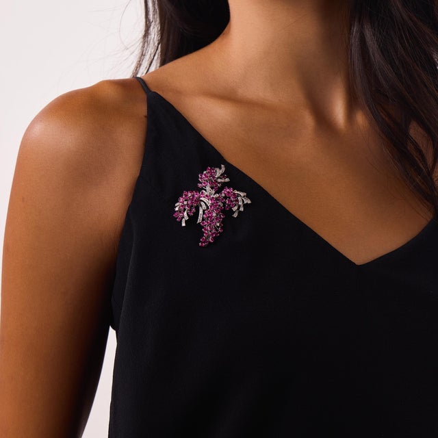 This beautiful Retro pink sapphire and diamond brooch is a glamorous 1940’s design, featuring 68 baguette cut pink...