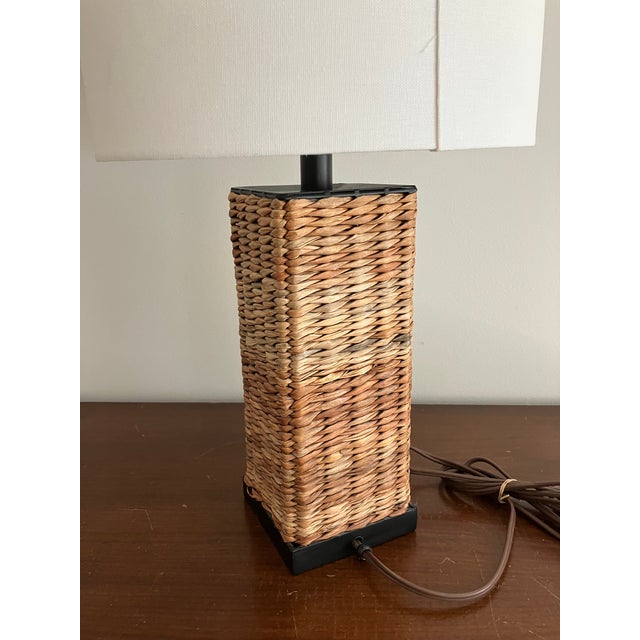 Mid-Century Modern Palacek Woven Seagrass Rattan Rectangular Table Lamp For Sale - Image 3 of 7