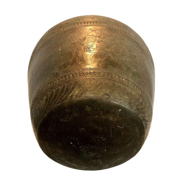 A Late 19th-Century Tamil Ritual and Utilitarian Bronze Water Vessel For Sale - Image 14 of 14