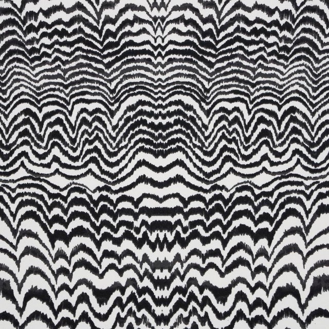 Abstract SAMPLE - Schumacher x Trina Turk Ink Wave Print Indoor/Outdoor Fabric In Black For Sale - Image 3 of 4