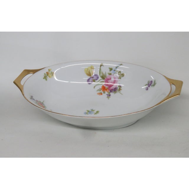This beautiful serving Bowl is made of porcelain. This Bowl is stamped Thomas Bavaria, Lakewood, see pictures. This...