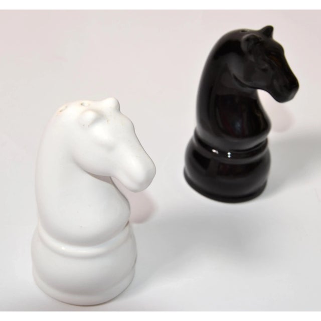 Bloomingdale's Mid-Century Modern Chess Mates Black White Knight Pieces Salt and Pepper Shaker- a Pair For Sale - Image 4 of 13