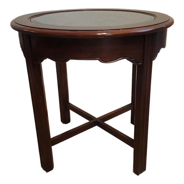 Attributed to Drexel Heritage Chippendale 'Carleton Cherry' 24-Inch Round Inset Glass Accent Table (4 Piece Set Available) 1990 For Sale