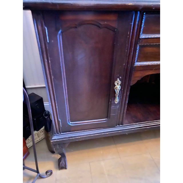 1930s Vintage Mahogany Liquor Display Cabinet For Sale - Image 5 of 12