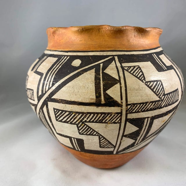 Tribal Acoma Signed Pueblo Southwestern Olla Jar For Sale - Image 3 of 12