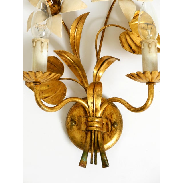 Cream Gold-Plated and Hand-Painted Florentine Wall Lamp with Two Sockets, 1960s For Sale - Image 8 of 18