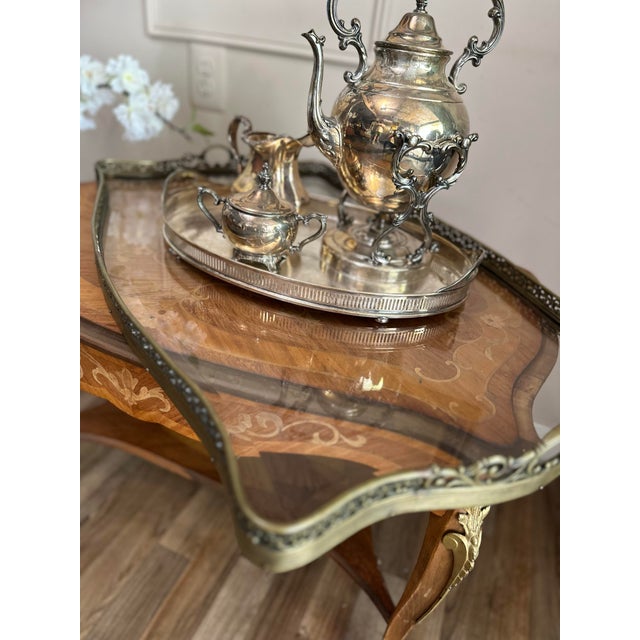 French Early 20th C. Inlaid Serving Table With Removable Glass Tray and Brass Gallery For Sale - Image 3 of 6