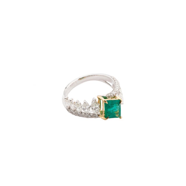 Natural Zambian Emerald 1.39 & Diamond 1.62cts Ring in 18k Gold For Sale - Image 9 of 18