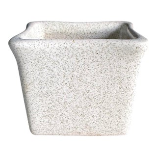 Mid-Century Glidden Art Pottery Small Rectangular Vase or Planter #103p, Beige Speckled For Sale