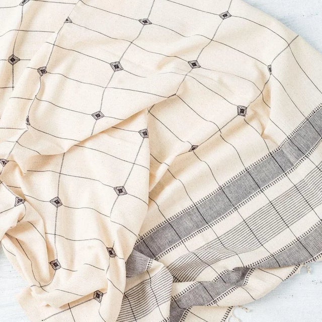 Textile Mool Handloom King Size Bedpsread Coverlet Black & White, in Organic Cotton For Sale - Image 7 of 9