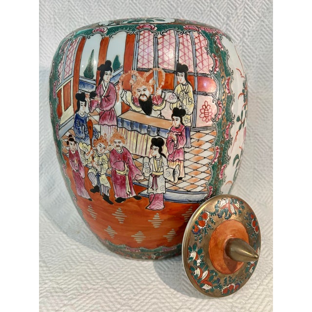 Mid 20th Century Vintage Chinese Famille Rose Chinoiserie Ginger Jar With Court Scene and Lid, 13.5 Inches - Republic to Mid Century Period For Sale - Image 5 of 13