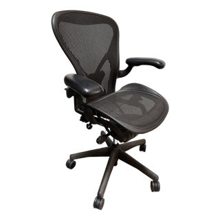 Herman Miller Aeron Task Chair, Medium For Sale