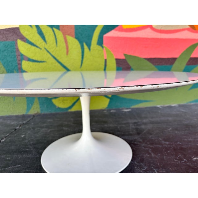 White Mid Century Eero Saarinen for Knoll Tulip Coffee Table For Sale - Image 8 of 9