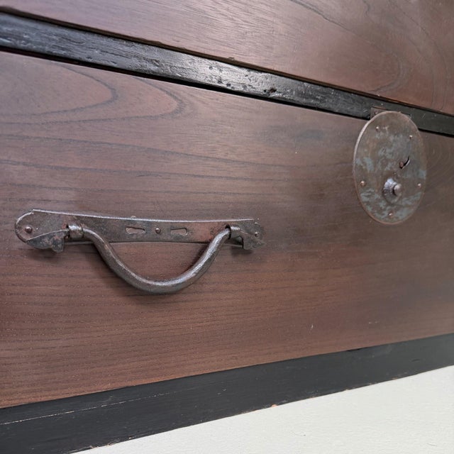 Low Japanese Tansu Chest with Two Drawers, 1890s For Sale - Image 10 of 17