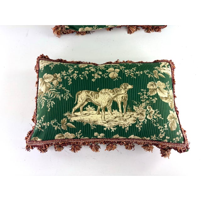 This is a handsome pair of hunting dog cotton print pillows. This handsome cotton print is in beautiful tones of Kelly...