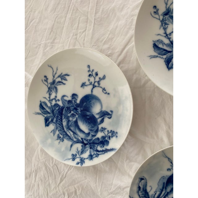 Blue Blue and White Early 19th Century Gotham Set of 3 Plates For Sale - Image 8 of 9