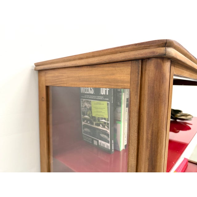 Brazilian Modernist Bookcase in Red Lacquered Wood, 1950s For Sale - Image 9 of 18