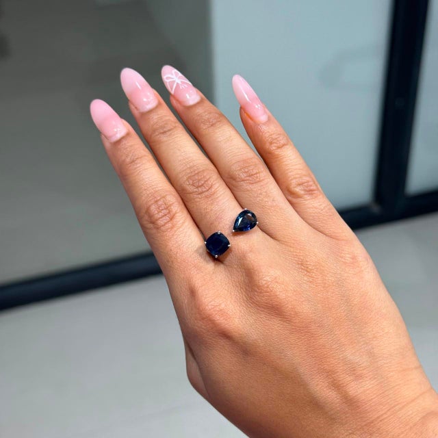 This elegant Toi et Moi ring showcases a 4.1 carats pair of natural blue sapphires set in 18k white gold. The 7.4 mm pear-...