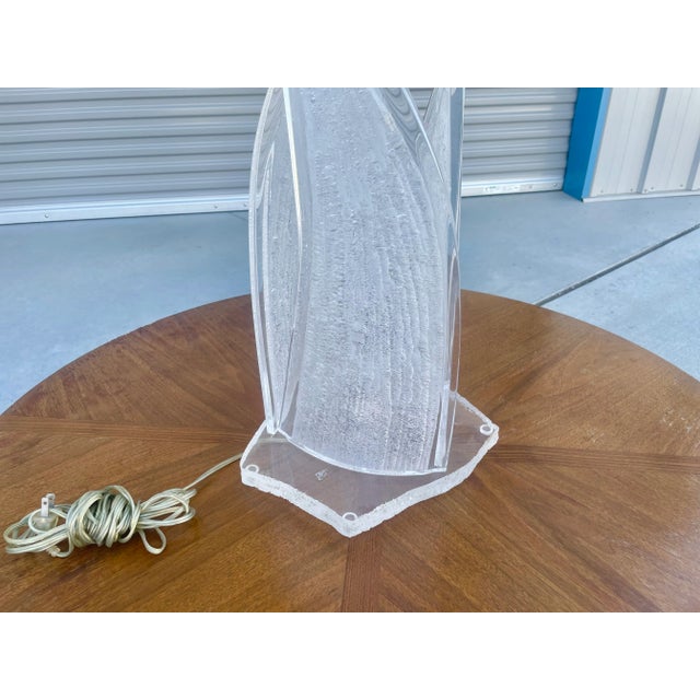 1960s Mid-Century Acrylic Lamp For Sale In Los Angeles - Image 6 of 8