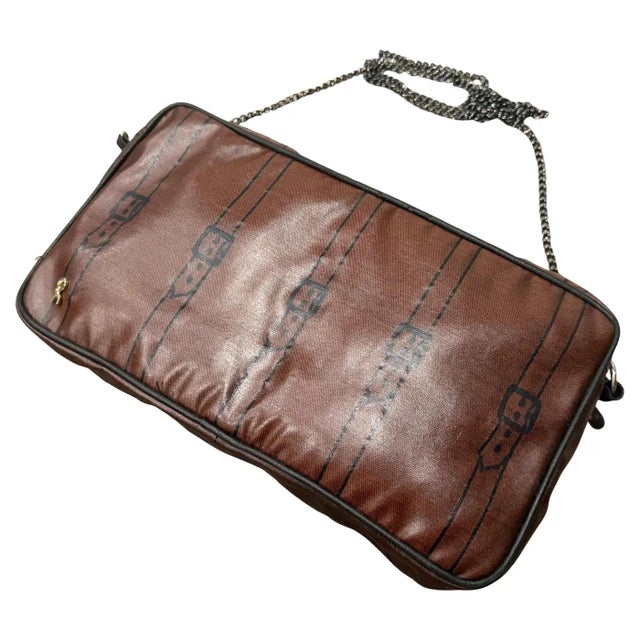 This rare 1980s vintage Roberta di Camerino clutch is an exquisite example of Italian craftsmanship and the designer’s...