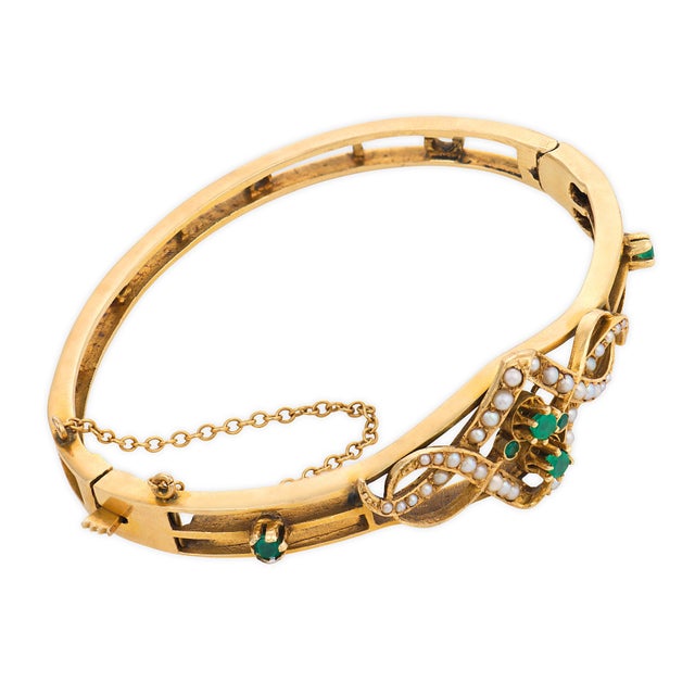 Victorian 1900-1909 Victorian Emerald Seed Pearl 14k Yellow Gold Bangle For Sale - Image 3 of 6