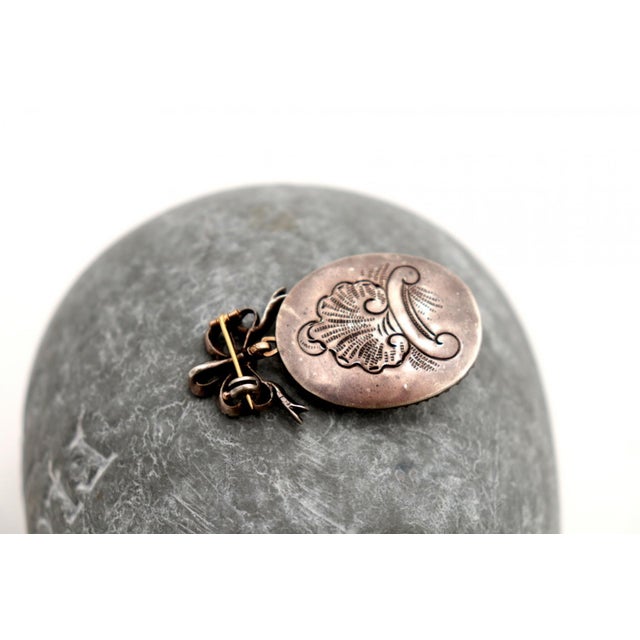 Gold and Silver Bow-Shaped Brooch For Sale - Image 5 of 7