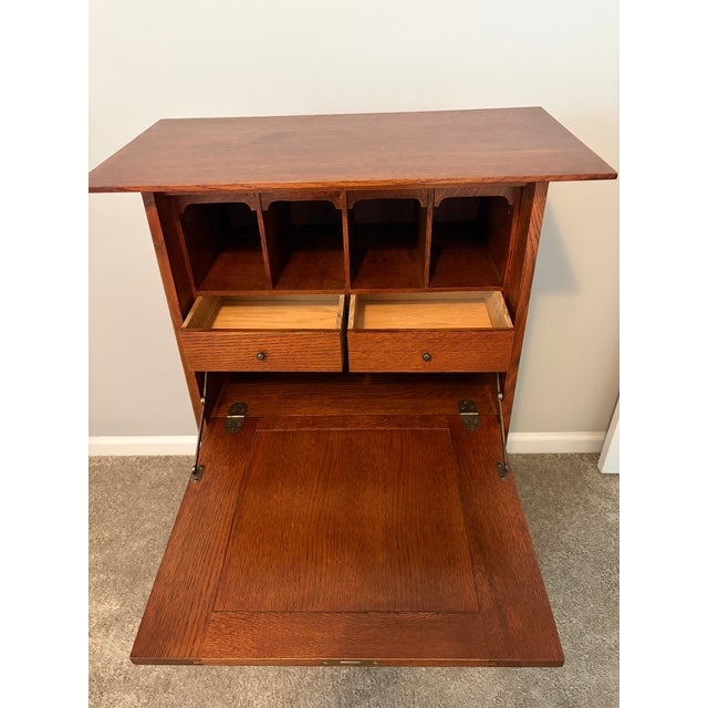 Signature Harvey Ellis inlays line the front of this Stickley Organizer, crafted in classic Mission style. Holds a laptop...