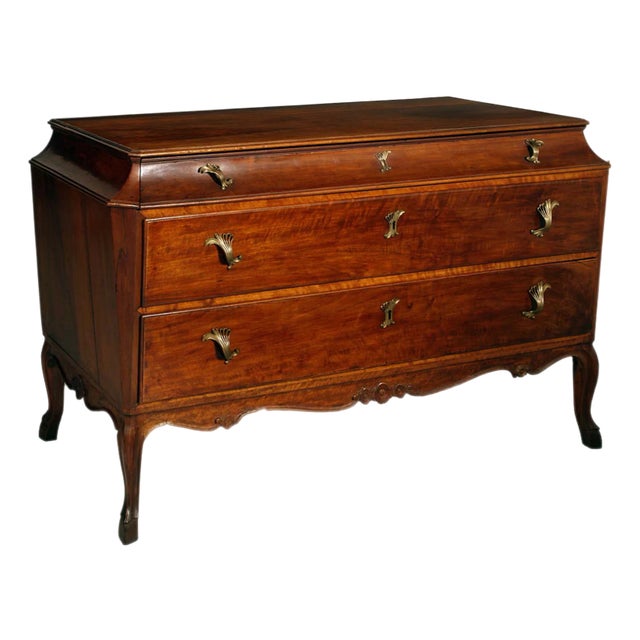 18th Century Walnut Chest of Drawers For Sale