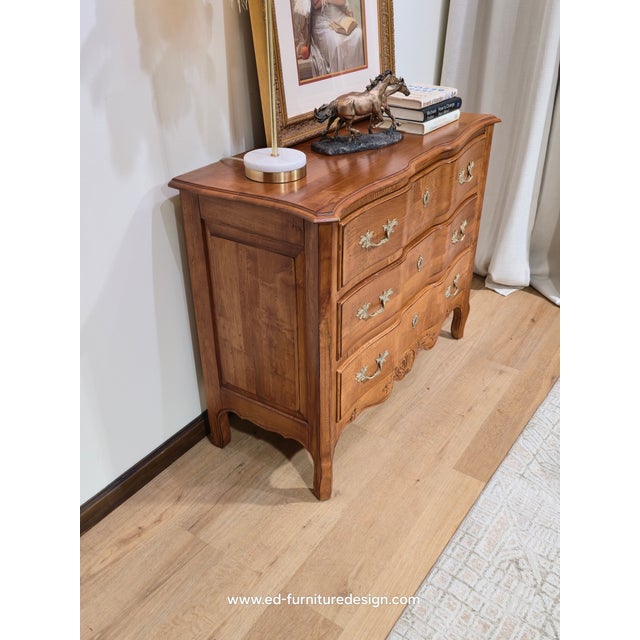Ethan Allen 1994-1997 Legacy Collection French Provincial Serpentine Chest 3 Drawer Dresser For Sale - Image 9 of 11