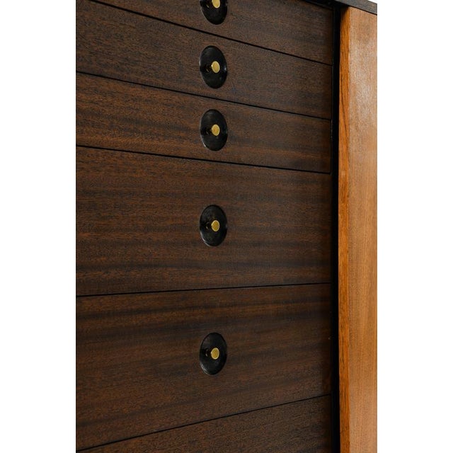 Brown Chest of Drawers in Mahogany and Brass from Harvey Probber, 1950s For Sale - Image 8 of 9