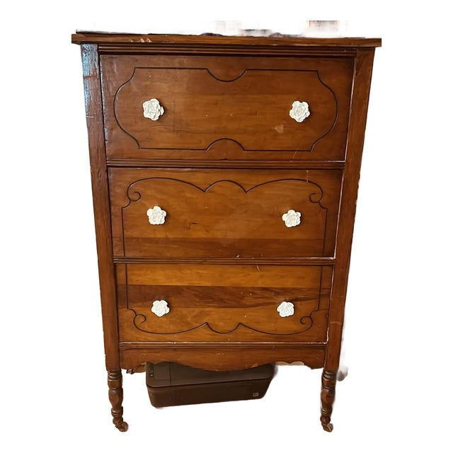 Antique Victorian 3-Drawer Chest With Turned Legs & Floral Pulls, C. 1880–1900 For Sale